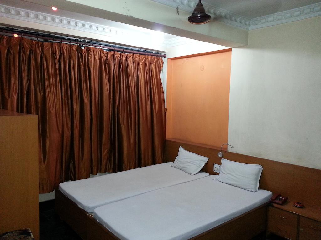 Hotel Marina Inn Dhanbād Rum bild